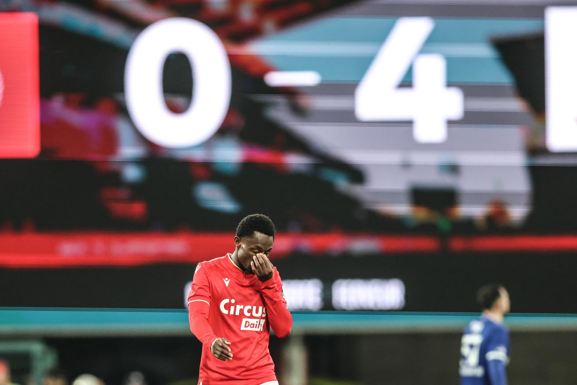 Standard's players look dejected after a soccer match between Standard de Liege and KAA Gent, Friday 23 January 2026 in Liege, on day 21 of the 2025-2026 'Jupiler Pro League' first division of the Belgian championship. BELGA PHOTO BRUNO FAHY
